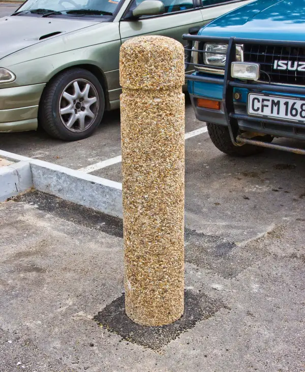 Bloc 220 precast concrete bollard