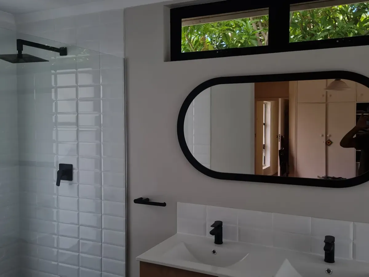 Ensuite bathroom 1